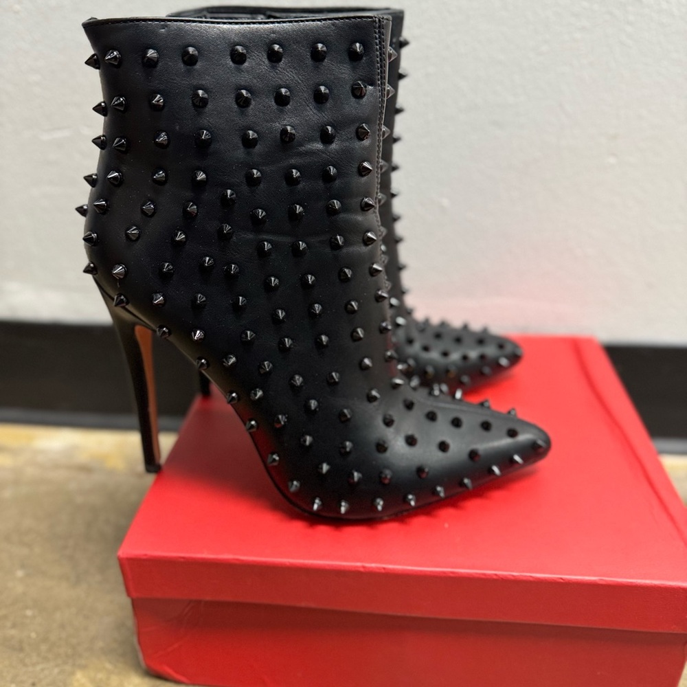 Women's Rhinestone Ankle Boots-Rivets Closed Pointed Toe, Warm Dress Booties